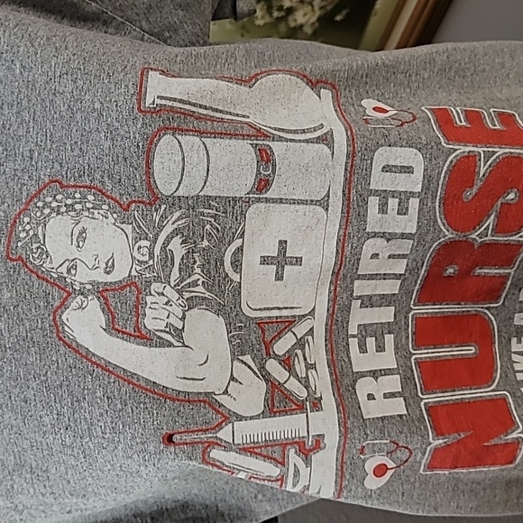 Fruit of the Loom retired nurse grey tee shirt Rosie the Riveter size Large - Picture 3 of 10